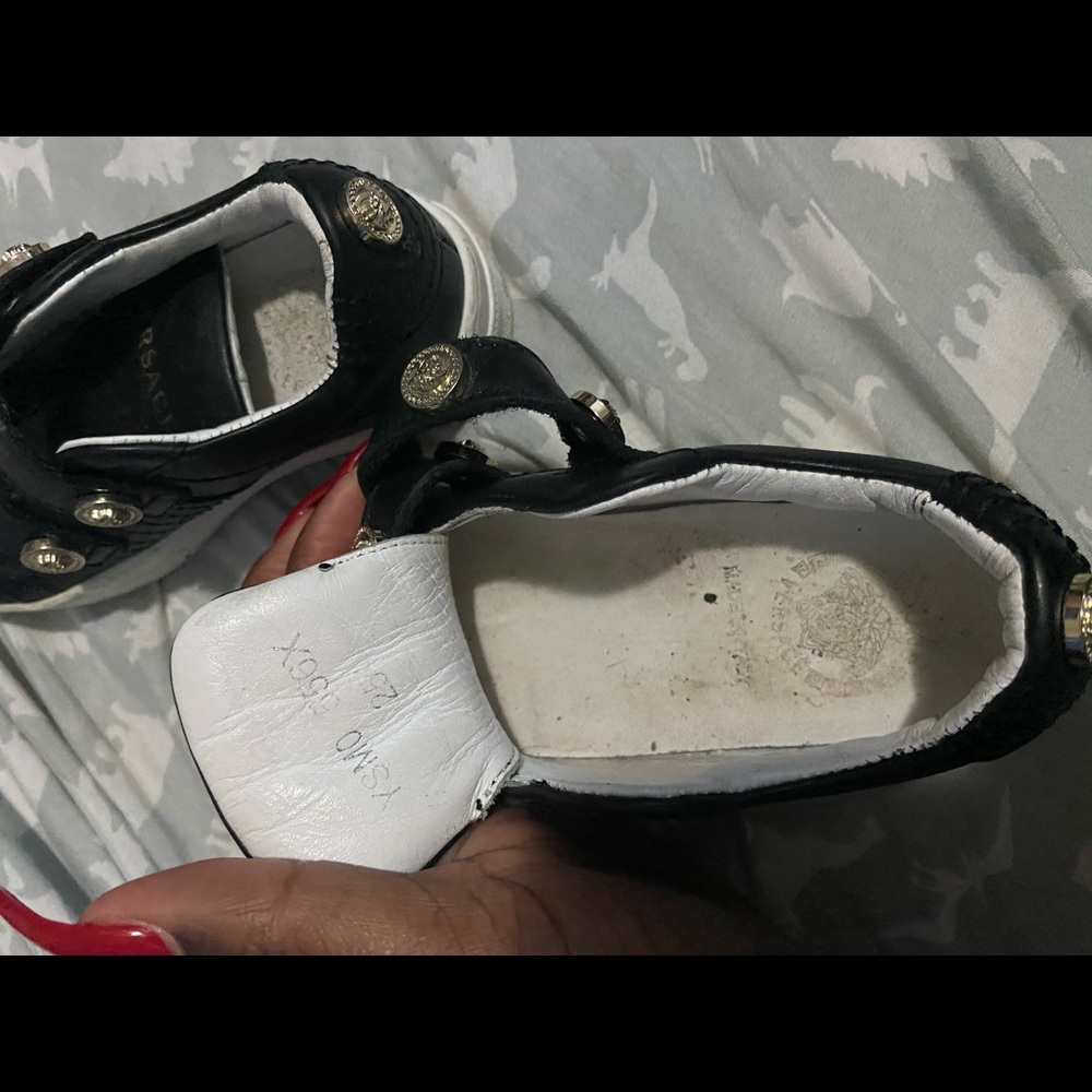 Versace - Picture 2 of 4